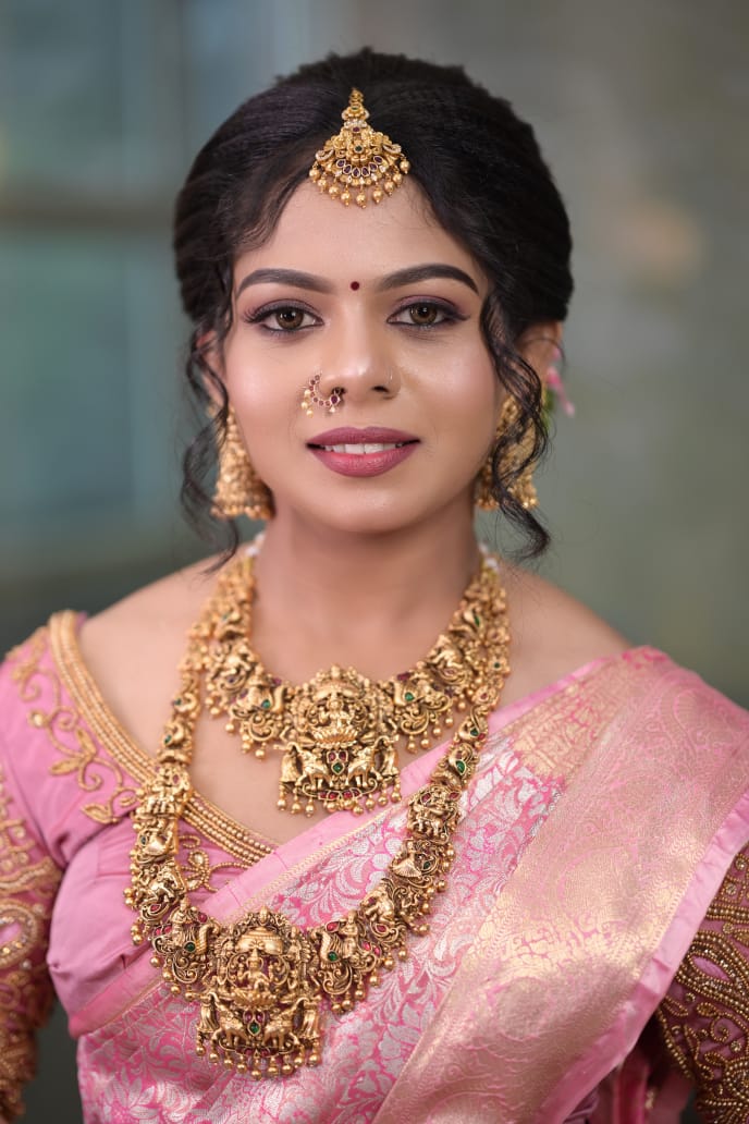 ANAMIKA BEAUTY PARLOUR KIZHISSERI